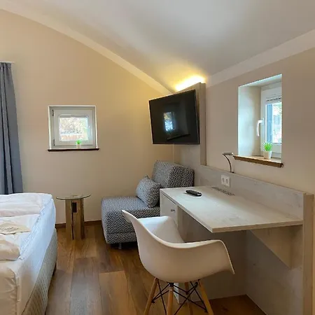 Hotel Safranberg & Sauna 3*