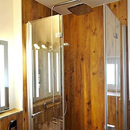 Safranberg & Sauna מלון 3*