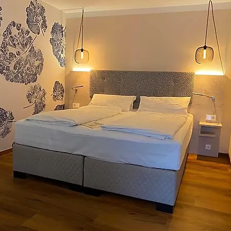 Safranberg & Sauna מלון 3*